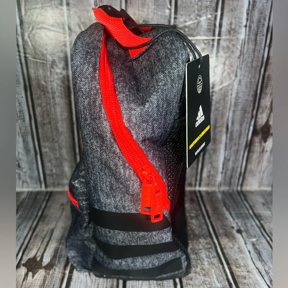 Adidas Insulated Lunch Bag Front Zip Pocket,‎ Clip Handle Dark Gray & Red NEW!